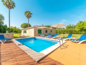 Villa Can Delfin – Ihr idyllisches Ferienhaus mit großem Garten & Meerwasserpool