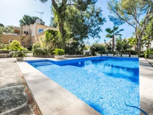 Villa Santa Ponça – Mediterranes Urlaubsparadies mit Meerblick, Pool & Gartenidylle auf Mallorca