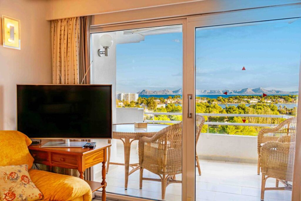 Familienfreundliche Ferienwohnung „La Panorámica“ mit Pool, Garten & traumhaftem Meerblick